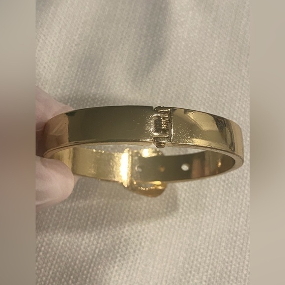Yellow Gold Chunkle Buckle Bangle Bracelet - Picture 3 of 4